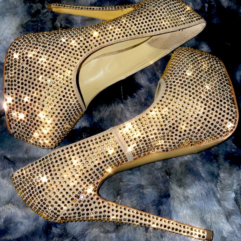Gold Crystal pumps